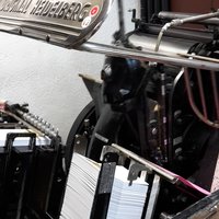 Eine Falzmaschine für die Weiterverarbeitung von Papier